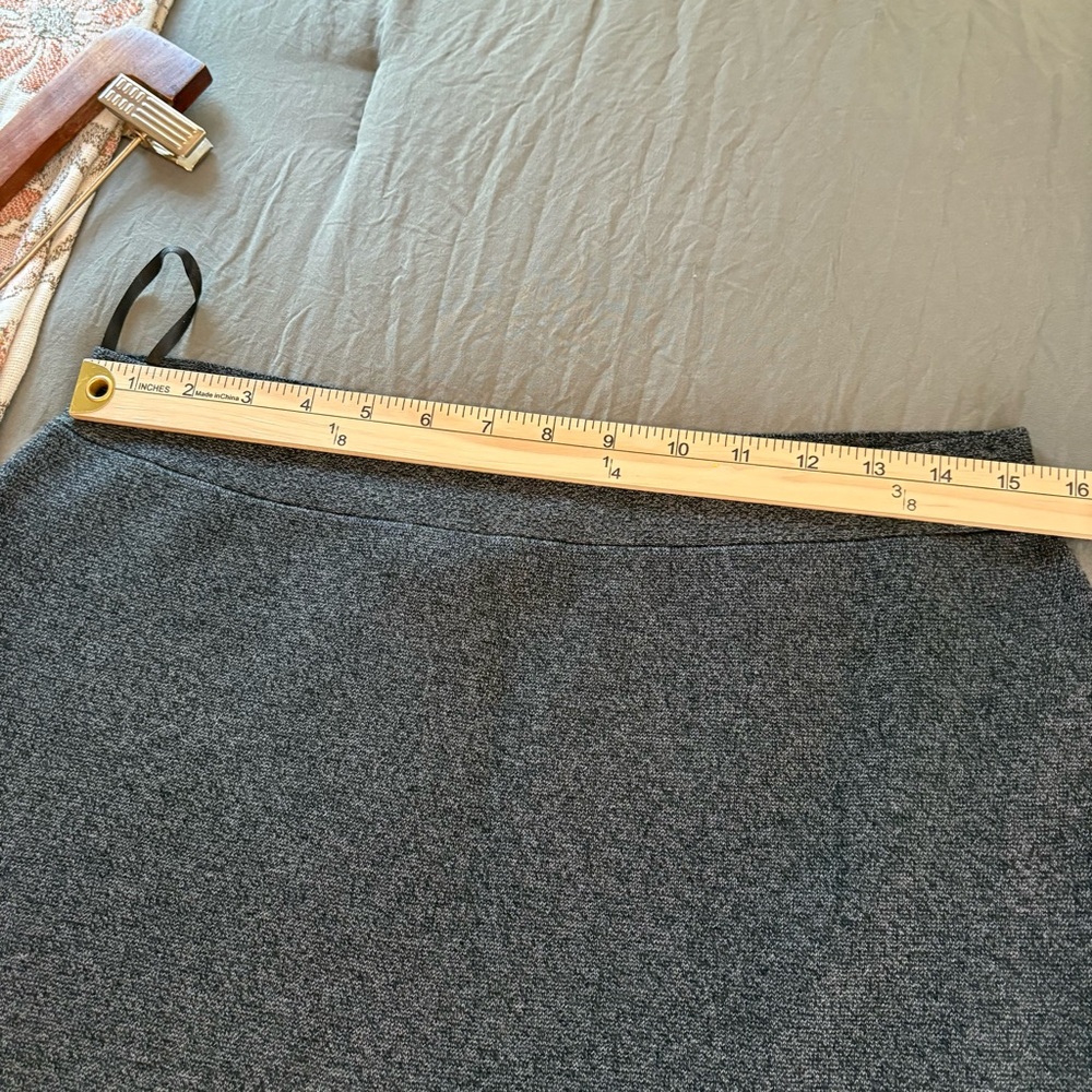 Eileen Fisher Tencel Wool Blend Pull On Skirt. Size Medium. - Picture 9 of 9